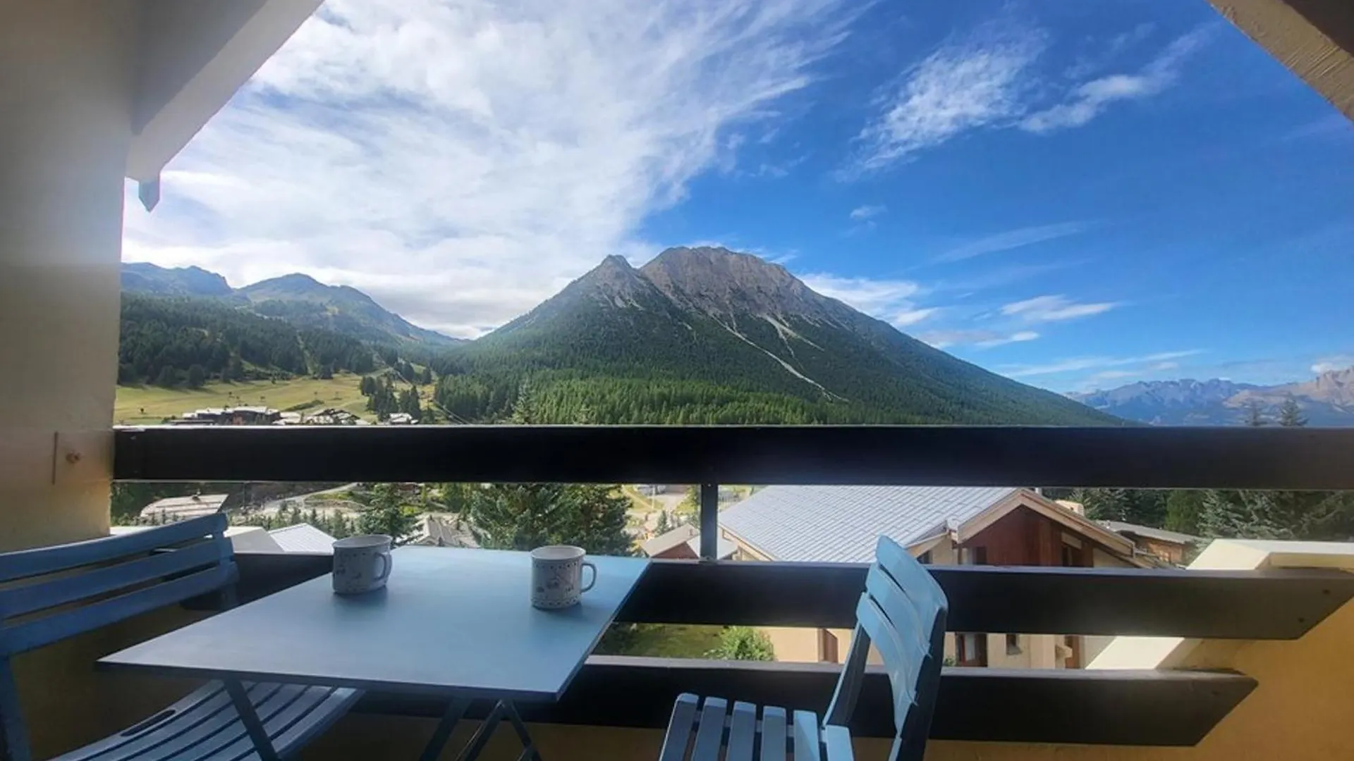 Apartment Studio Ensoleille Avec Balcon Au Centre De Montgenevre, Proche Commodites Et Pistes - Fr-1-266-128