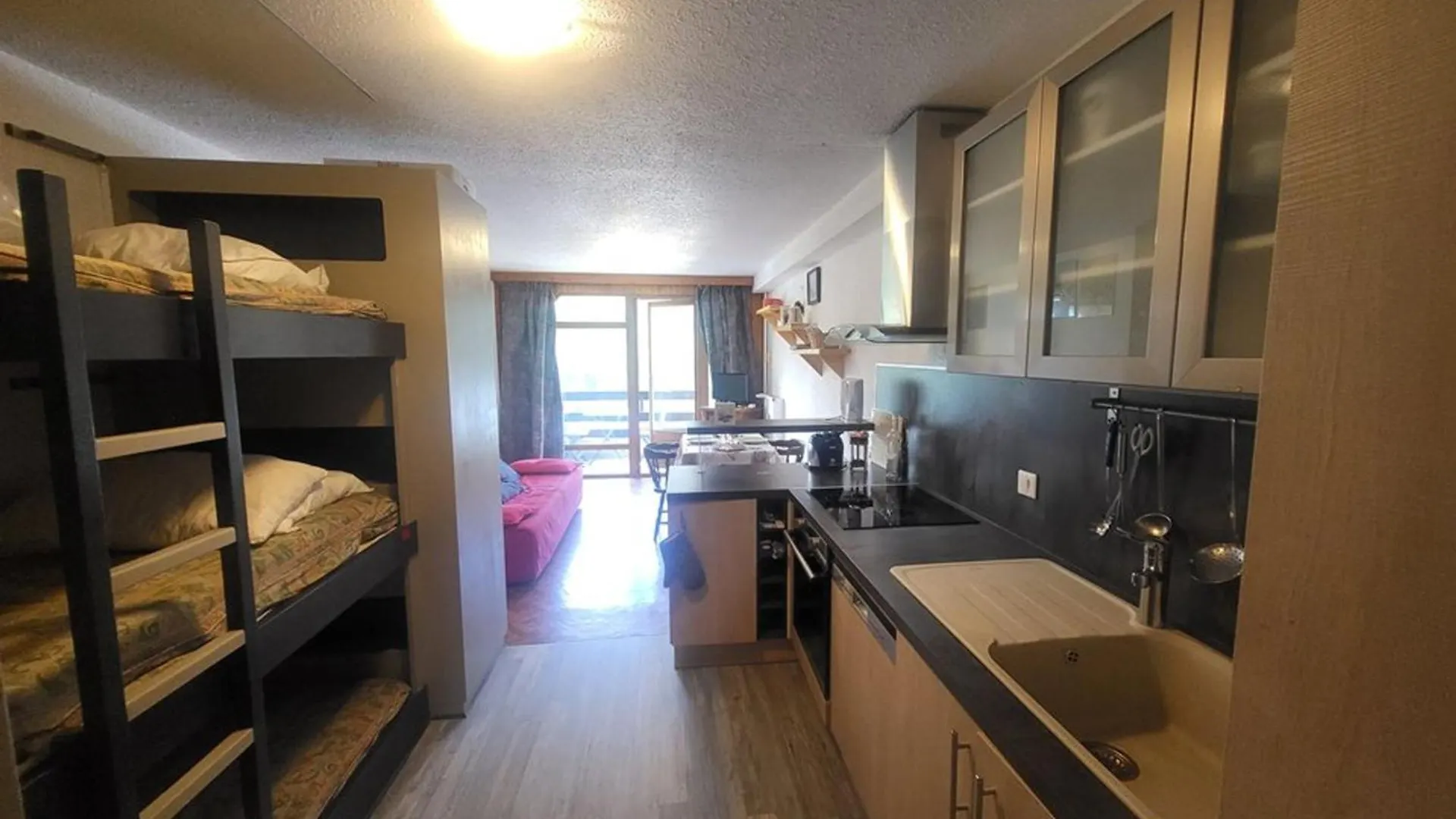 Studio Ensoleille Avec Balcon Au Centre De Montgenevre, Proche Commodites Et Pistes - Fr-1-266-128